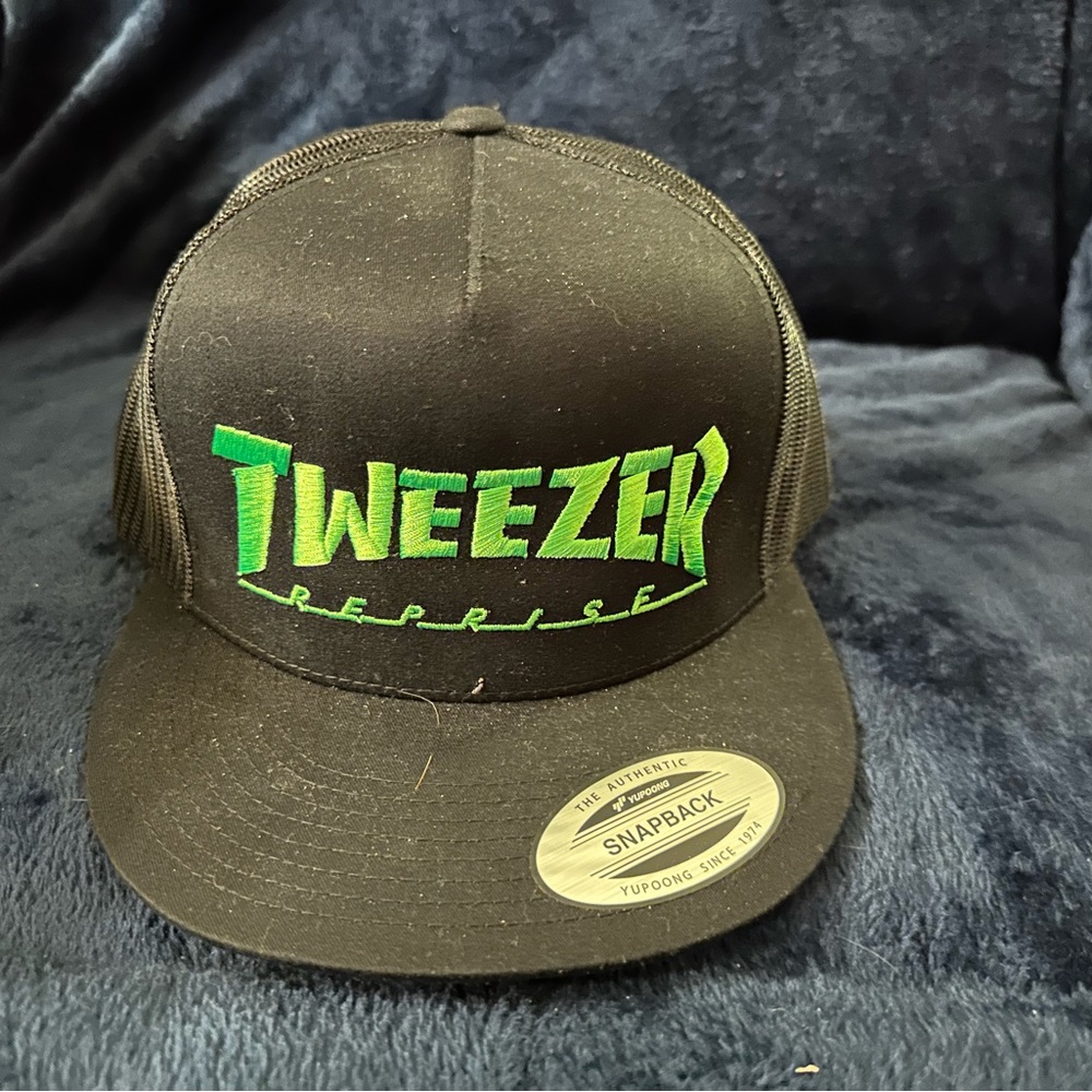 Phish “Tweprise” lot sold trucker style  EUC